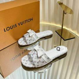 Picture of Louis Vuitton Slippers _SKULVsz35-40YF0801407